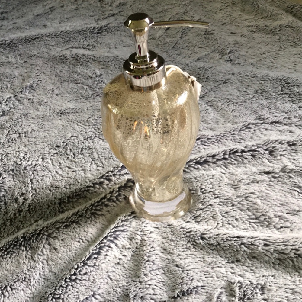 Jessica Simpson bathroom set - Picture 9 of 12